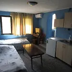 Papagal Hostel Warna