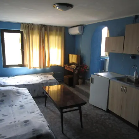 Papagal Hostel Warna